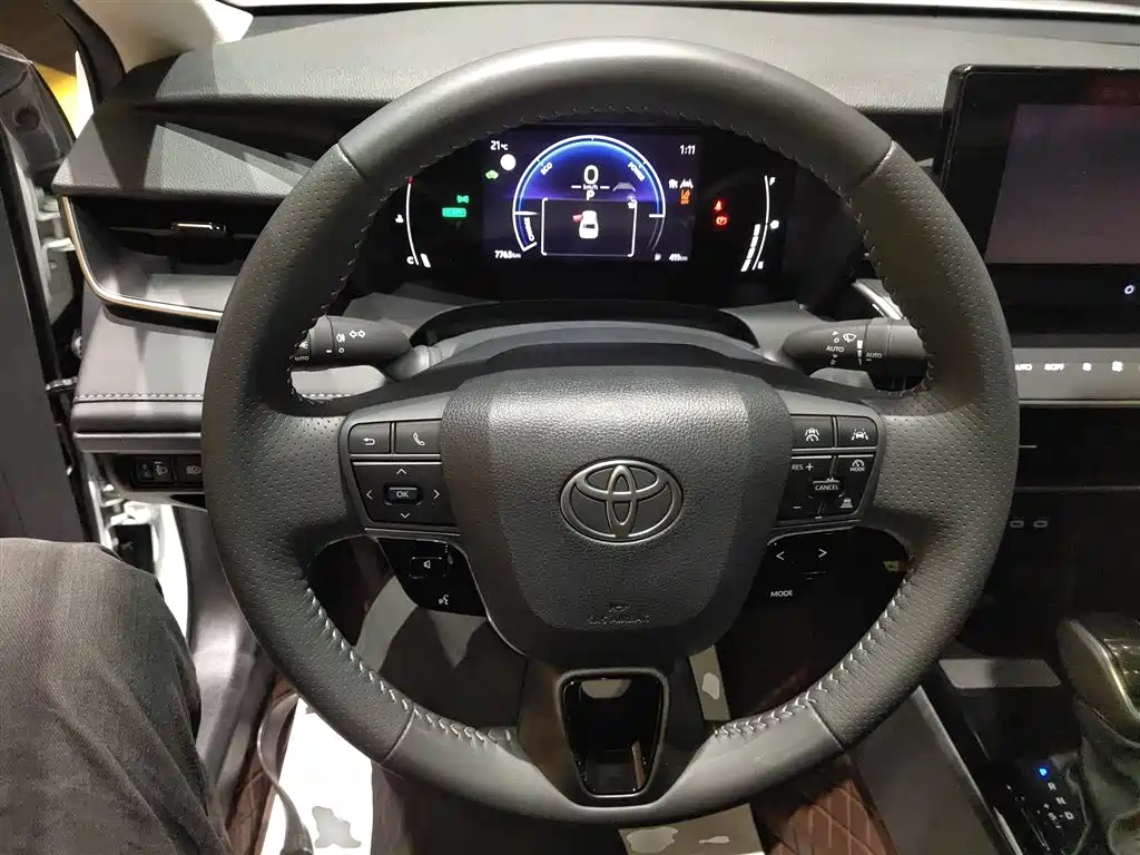 Toyota Camry 2026 Hybrid 2.0HSE Sport Lite Edition фото 11