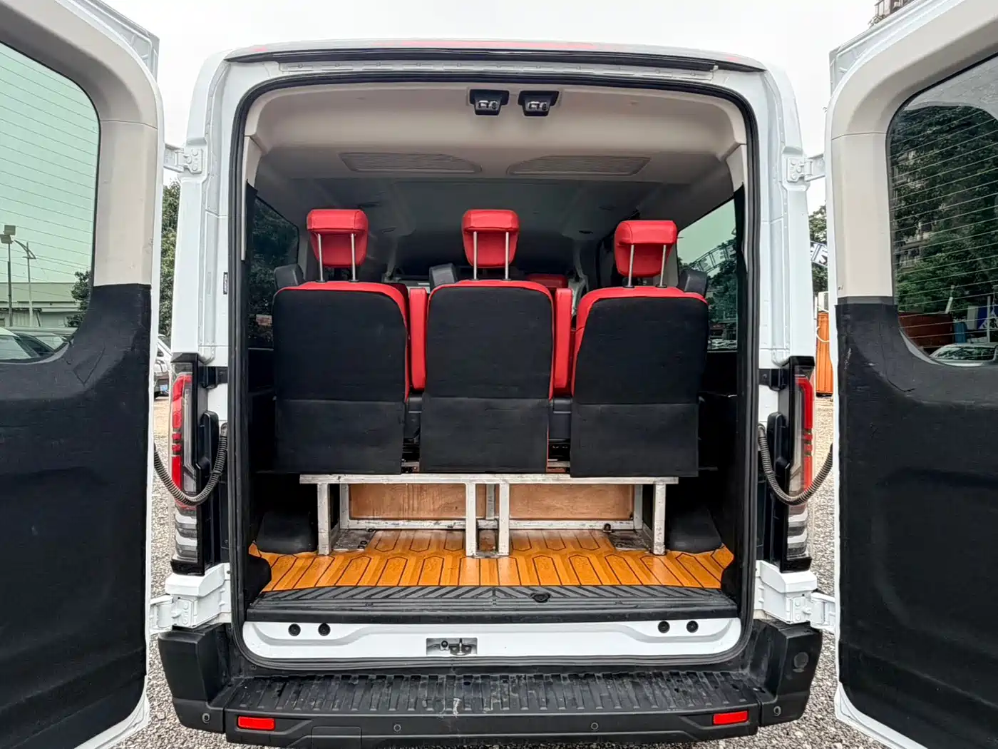 Ford Transit T8 2024 T8 2.3T Diesel Automatic Medium Wheelbase Medium Roof 9-Seat Business Travel Version (2/2/2/3 seating) фото 14