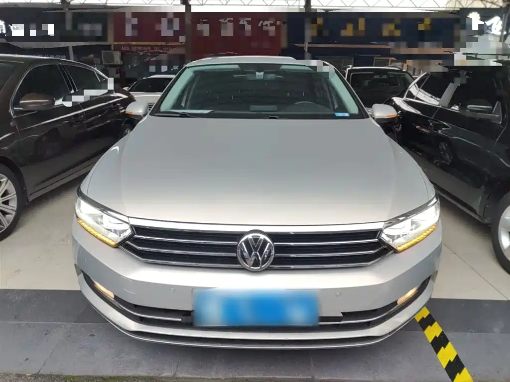 Volkswagen Magotan 2019 330TSI DSG Luxury Class China VI фото 3