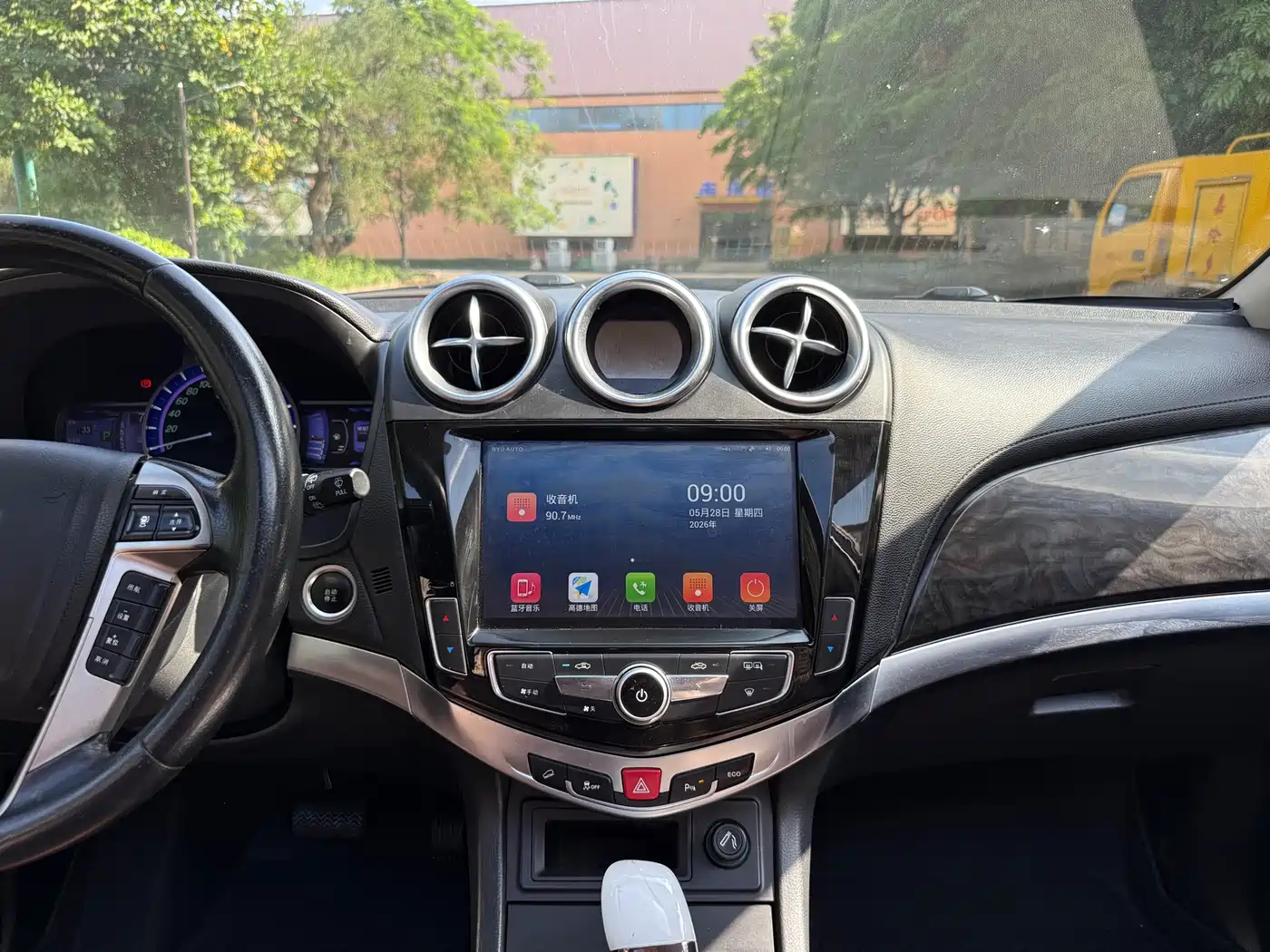 BYD S7 2017 2.0T Automatic Luxury Model фото 12