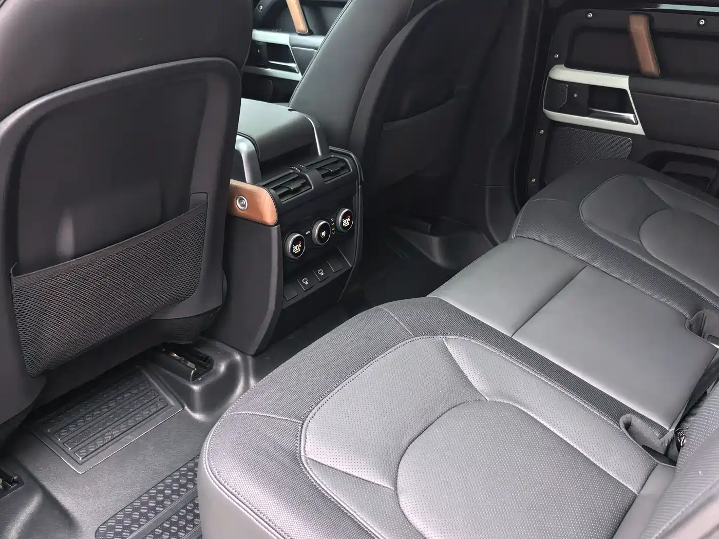 Land Rover Defender 2023 Model 110 3.0T P400 X-DYNAMIC HSE фото 19