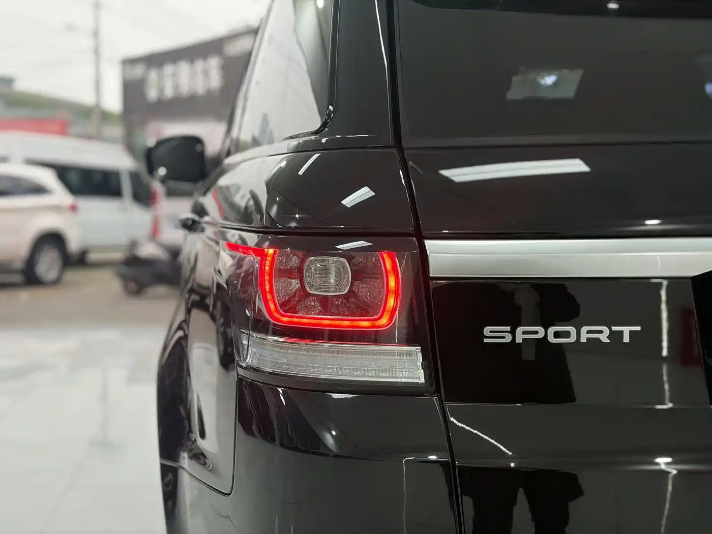 Land Rover Range Rover Sport 2017 3.0 SC V6 SE фото 17