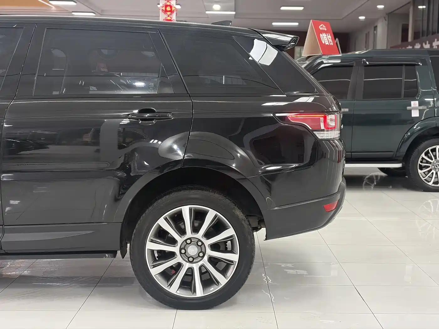 Land Rover Range Rover Sport 2017 3.0 SC V6 SE фото 21