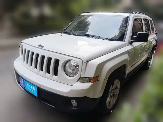 Jeep Patriot 2014 2.4L Luxury Navigation — фото 1
