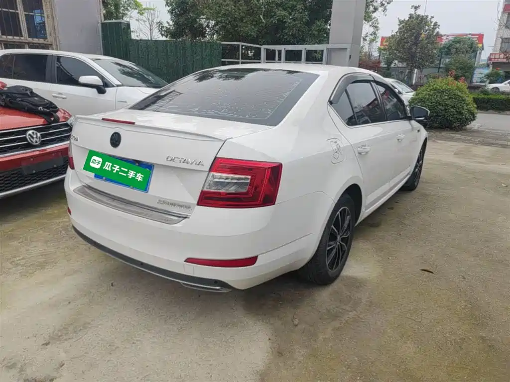 Škoda Octavia 2017 1.6L Automatic Smart Edition фото 7