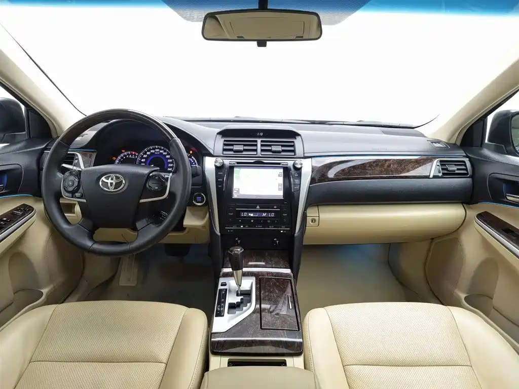 Toyota Camry 2015 2.5G Luxury Navigation Edition фото 5