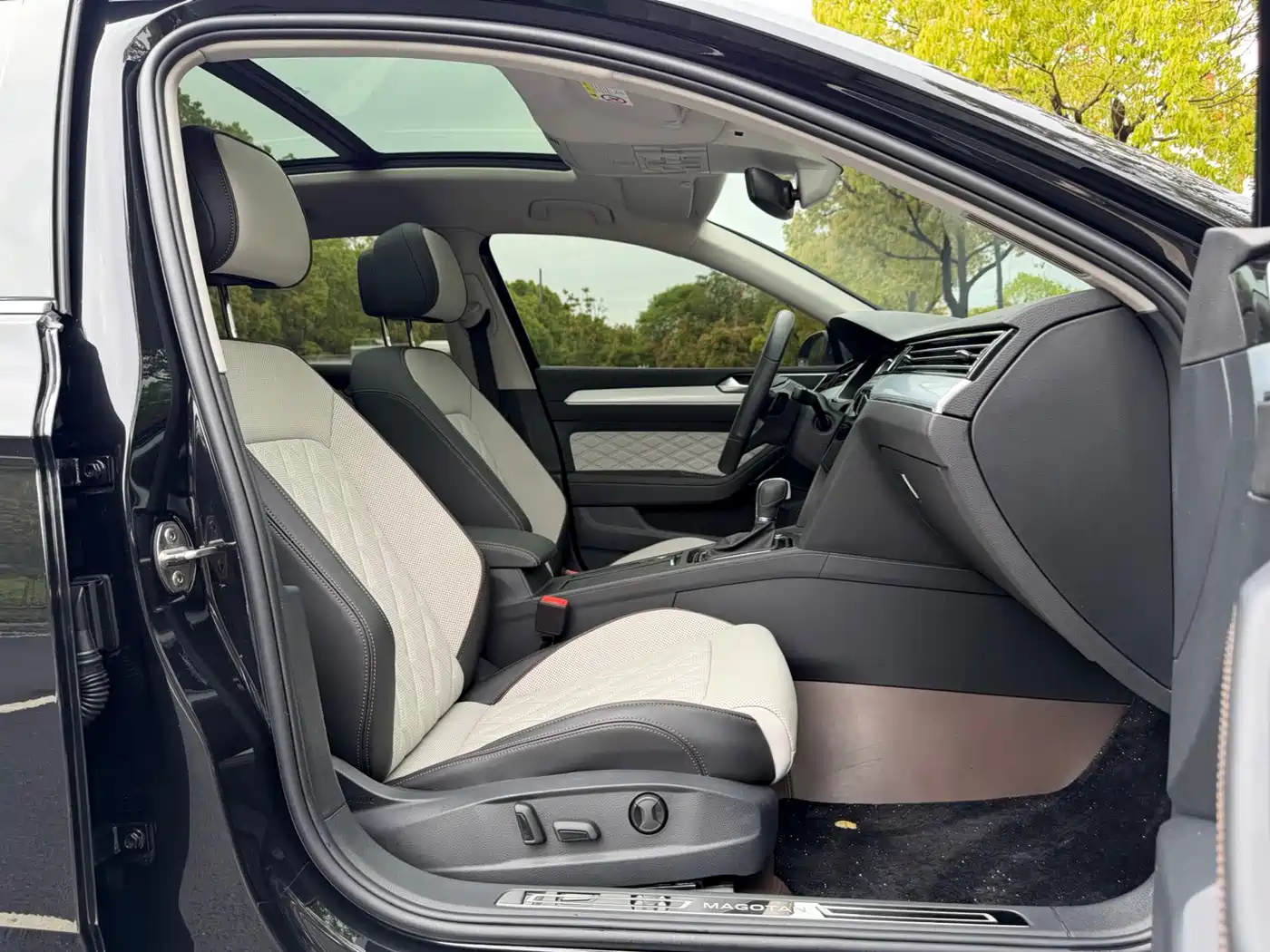 Volkswagen Magotan 2024 2 Million Units Public Sharing Edition 330TSI DSG Luxury фото 14