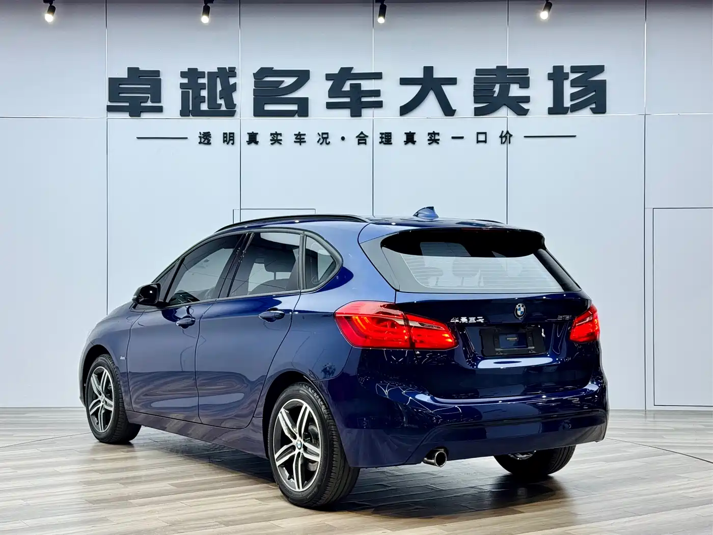 BMW 2 Series Touring 2016 218i Sport Design Package фото 5