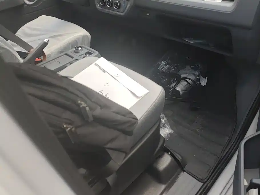 Wuling Motors Wuling Yangguang 2026 2026 Model 330km Passenger Van Comfort Version