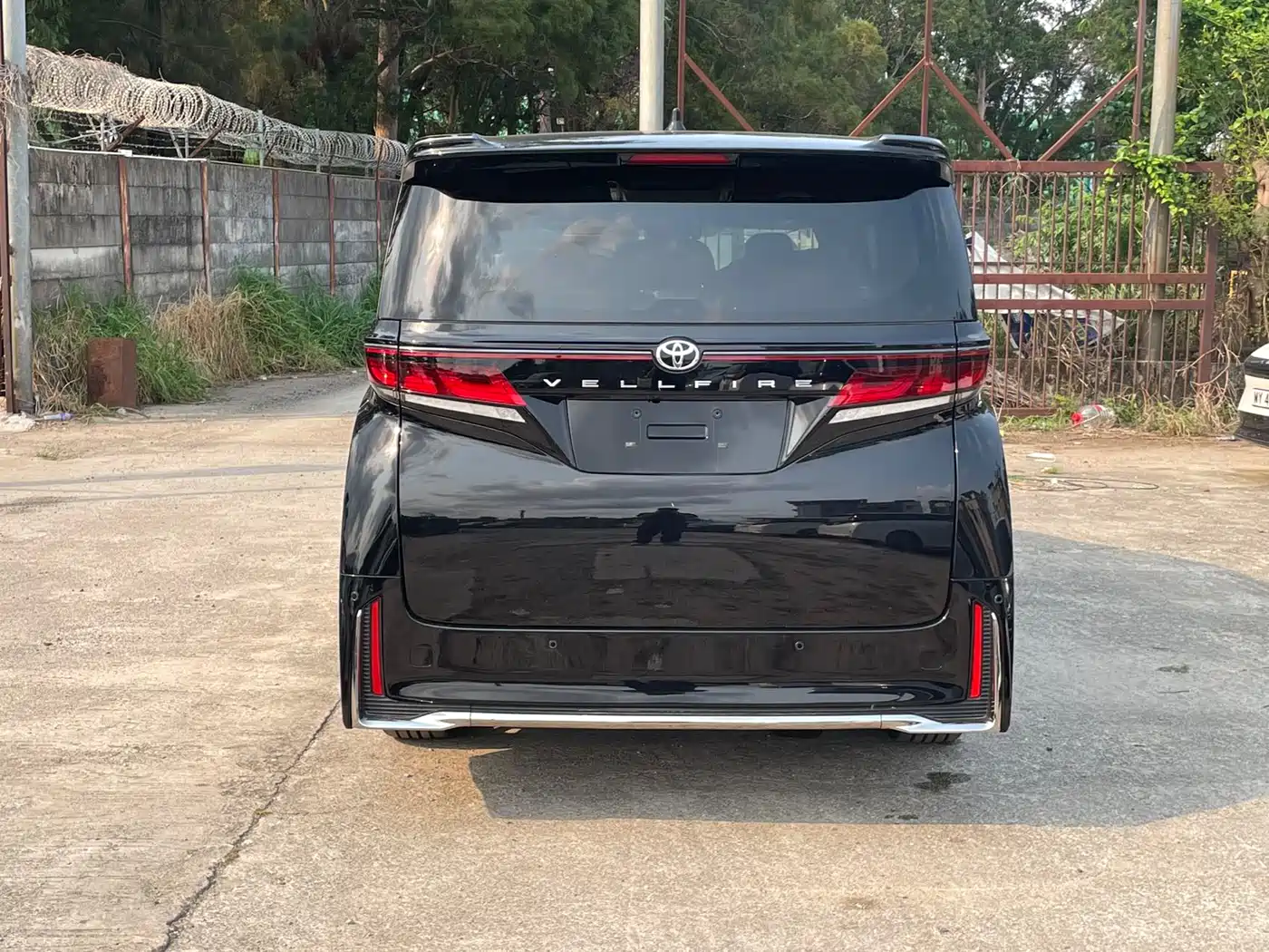 Toyota Vellfire 2025 Crown Hybrid 2.5L Ink Gold Executive Edition фото 6