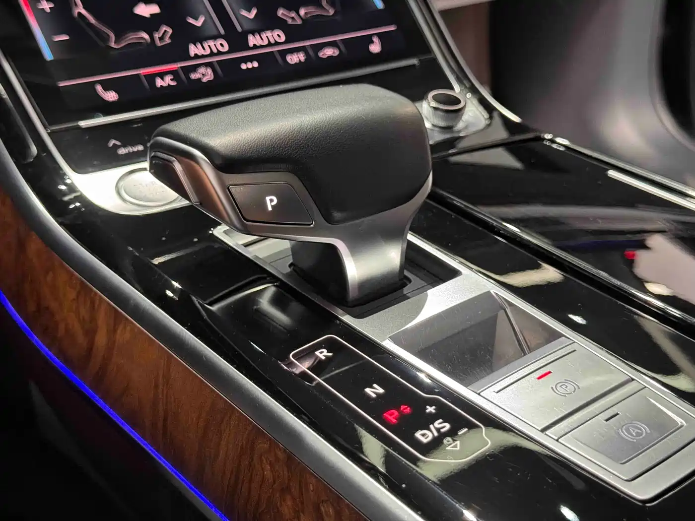 Audi A8 2018 A8L 55 TFSI quattro Launch Premium фото 10