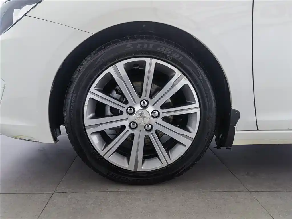 Peugeot 408 2014 1.8L Automatic Luxury Edition фото 17
