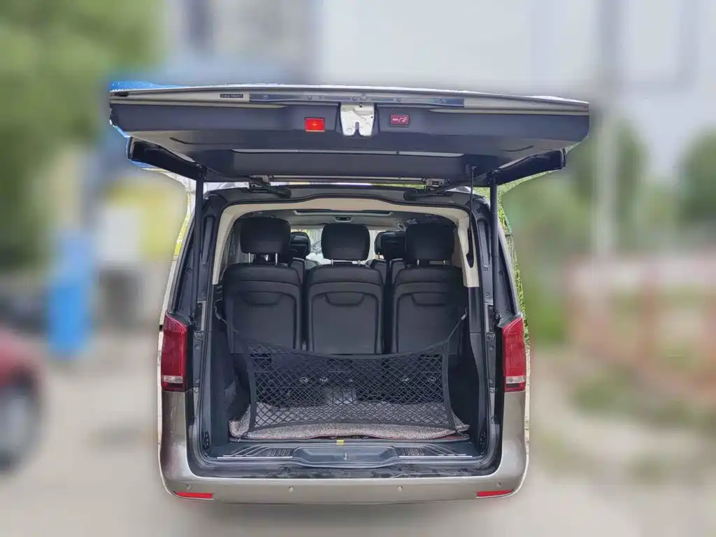 Photo 5 - Mercedes-Benz V-Class