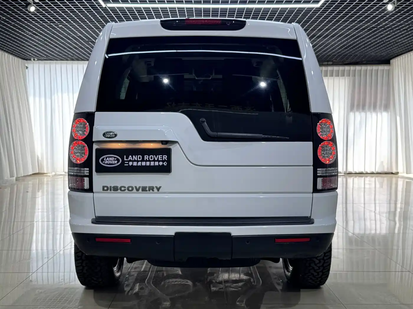 Land Rover Discovery 2015 3.0 SC V6 SE фото 5