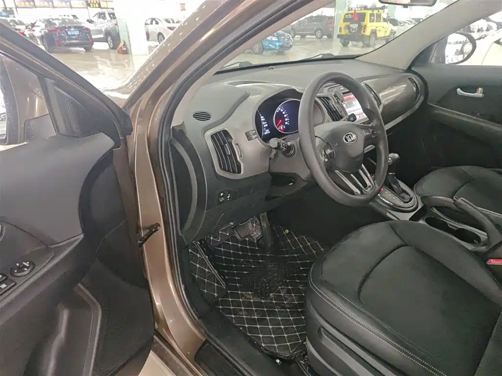 Kia Sportage 2015 2.0L Automatic 2WD GL фото 16