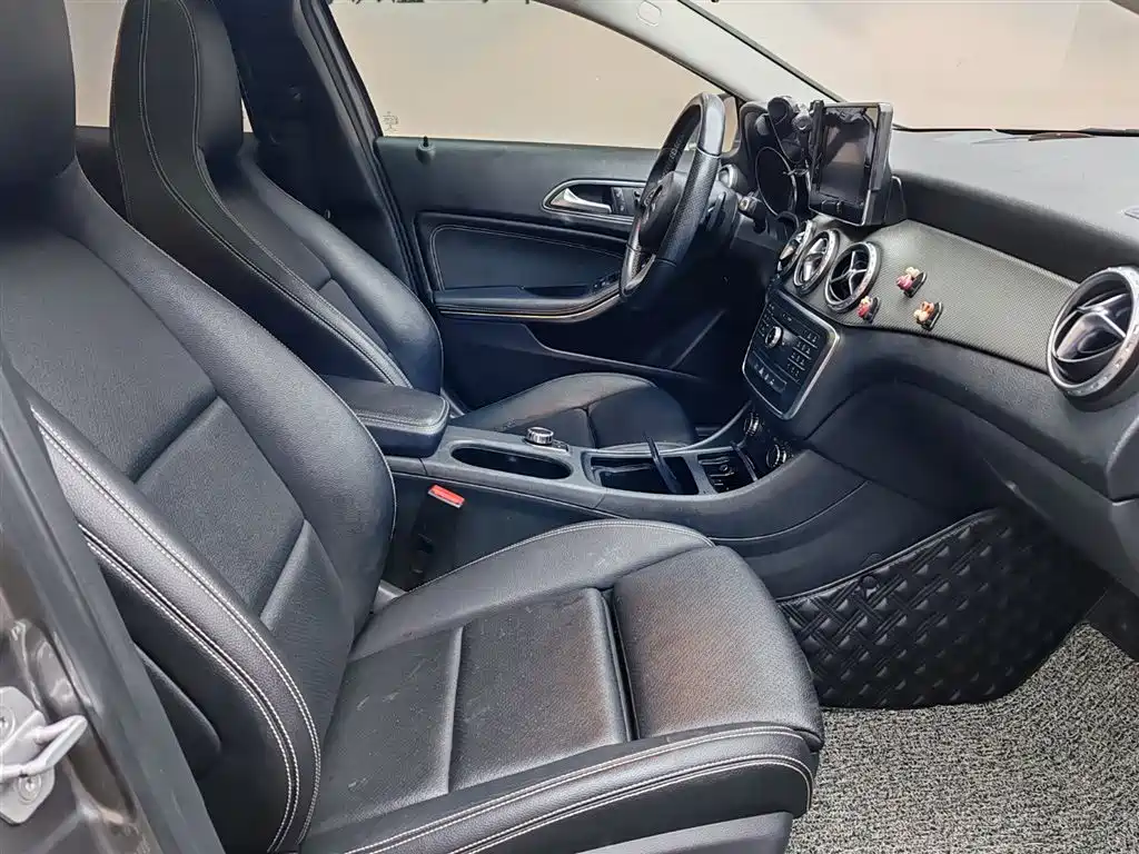 Mercedes-Benz GLA 2017 GLA 200 Dynamic фото 16