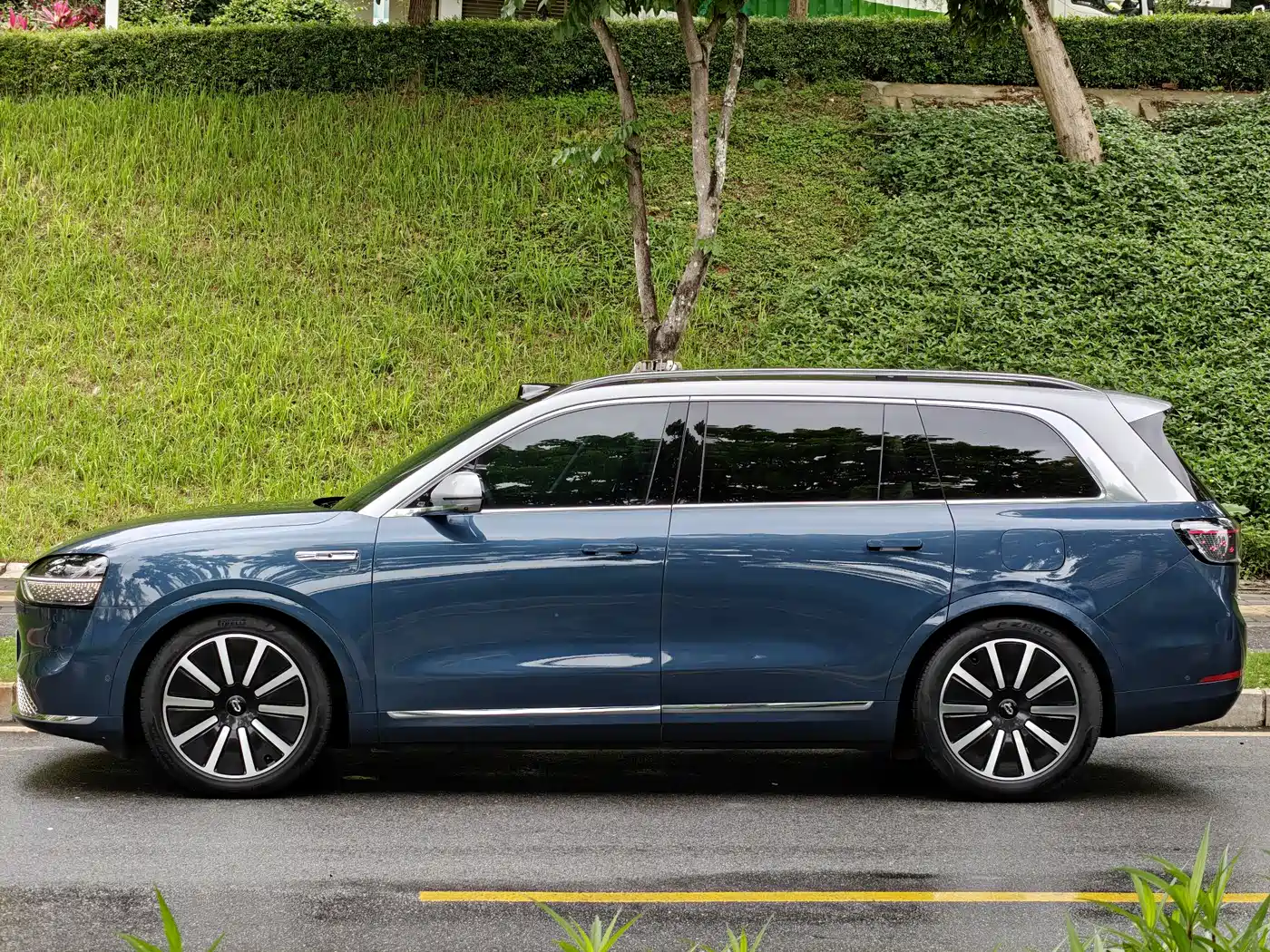 AITO Wenjie AITO M9 2024 Pure Electric Max Edition 100kWh 6-Seater фото 3