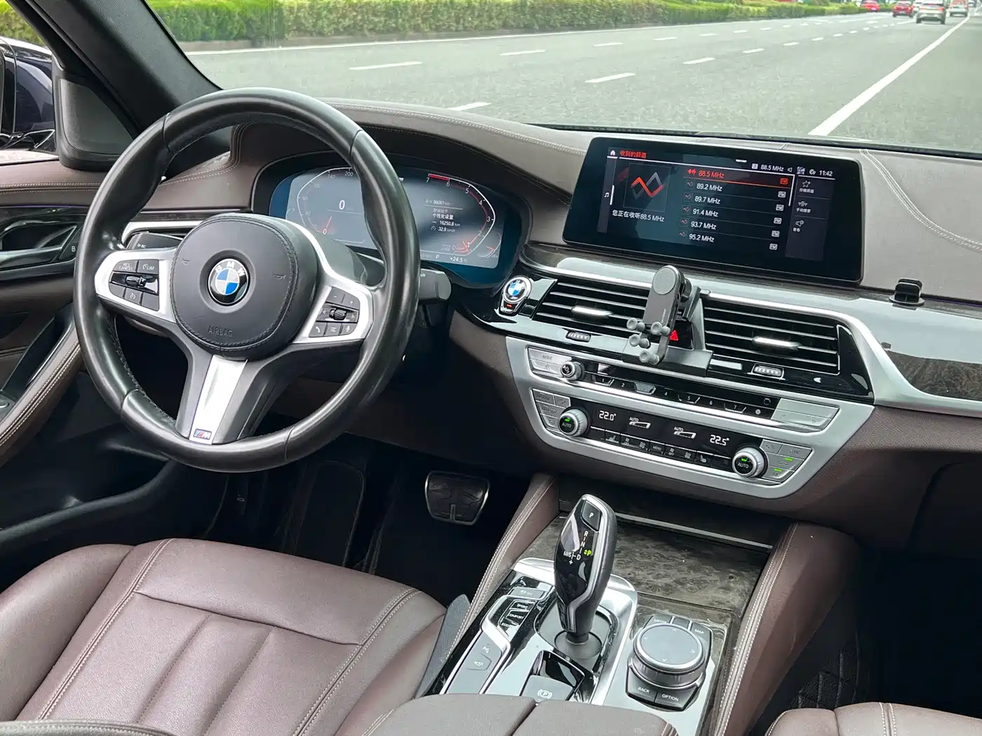 BMW 5 Series 2020 525Li M Sport Package фото 10