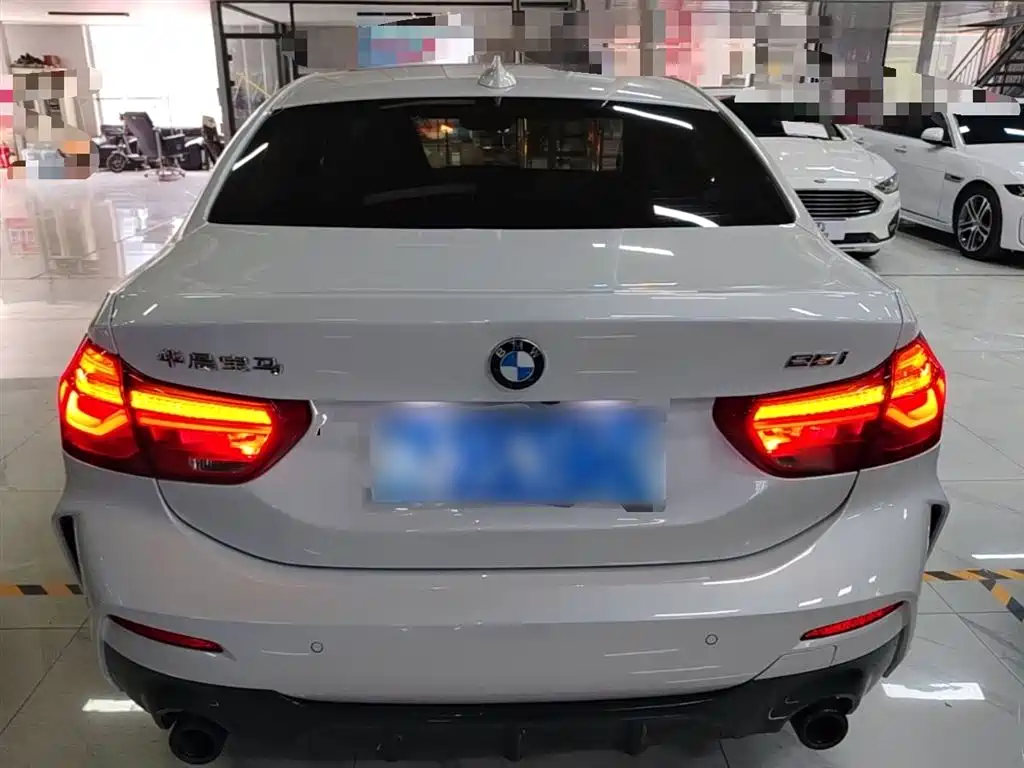 BMW 1 Series 2022 125i M Sport Shadow Edition фото 6