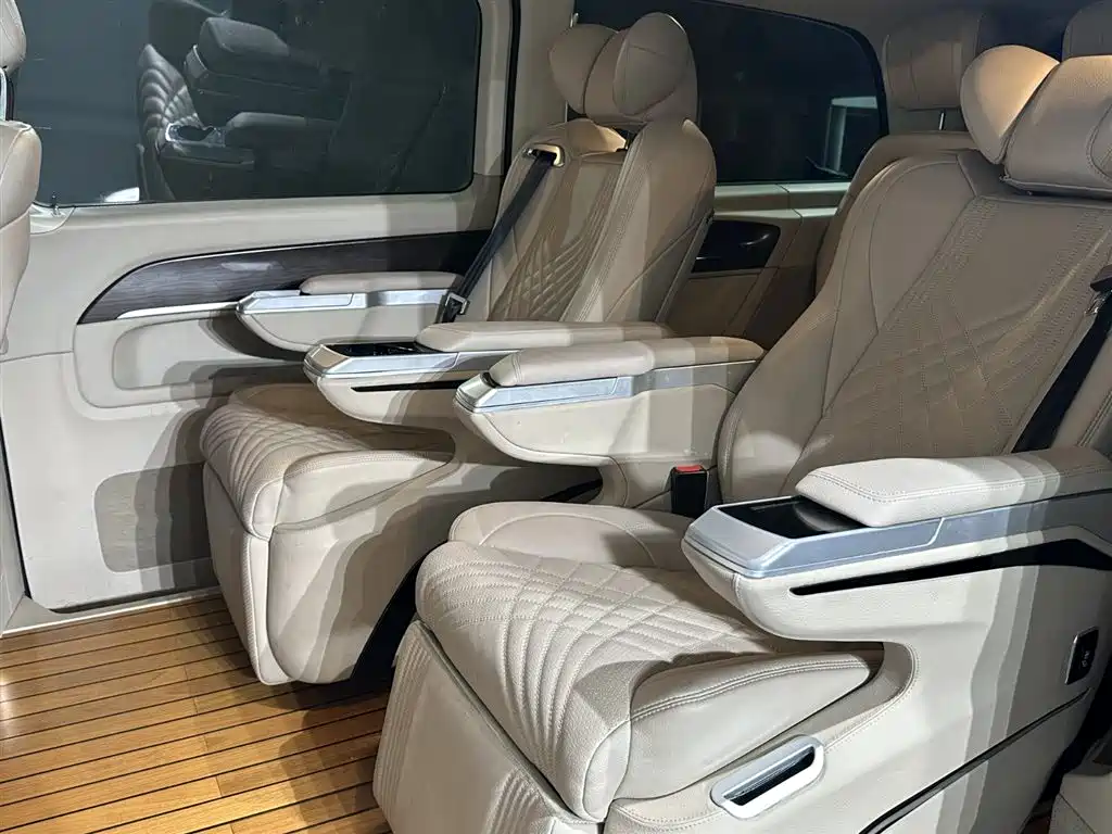 Mercedes-Benz V-Class 2022 V 260 Pilot Edition фото 13