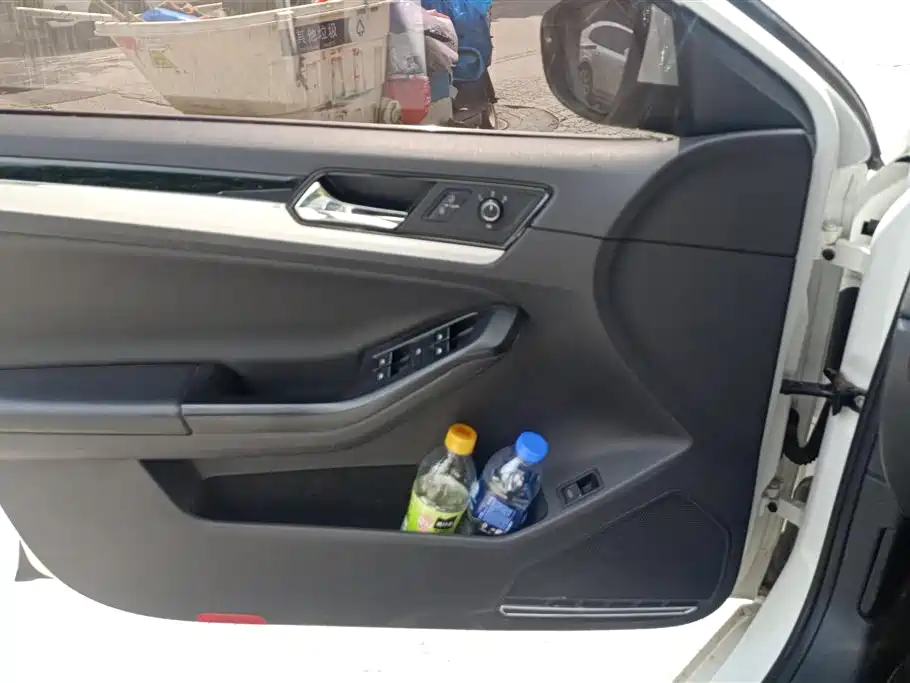 Volkswagen Sagitar 2018 1.6L Automatic Comfort фото 6