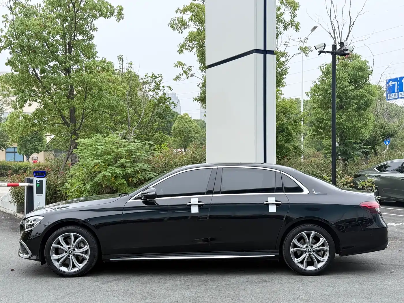 Mercedes-Benz E-Class 2022 Facelift E 300 L Fashion Style фото 2