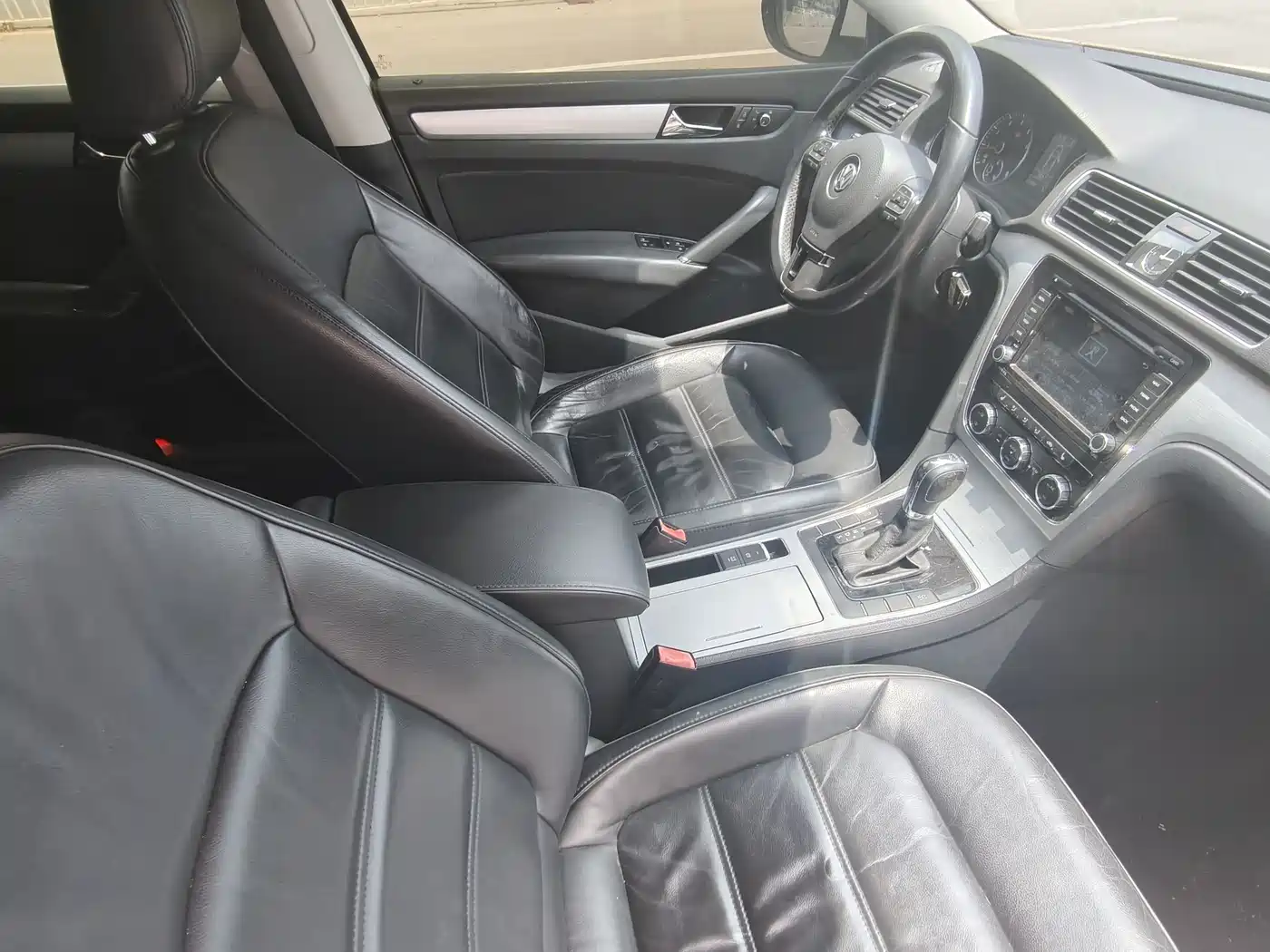 Volkswagen Passat 2015 1.8TSI DSG Honor Edition фото 14