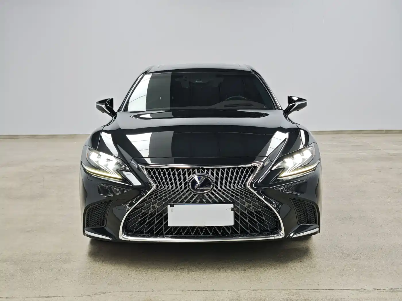 Lexus LS 2018 500h Executive Edition China V фото 2