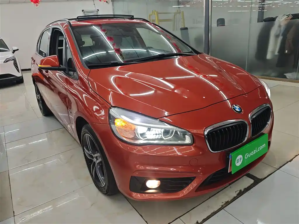 BMW 2 Series Touring 2016 218i Sport Design Package фото 4