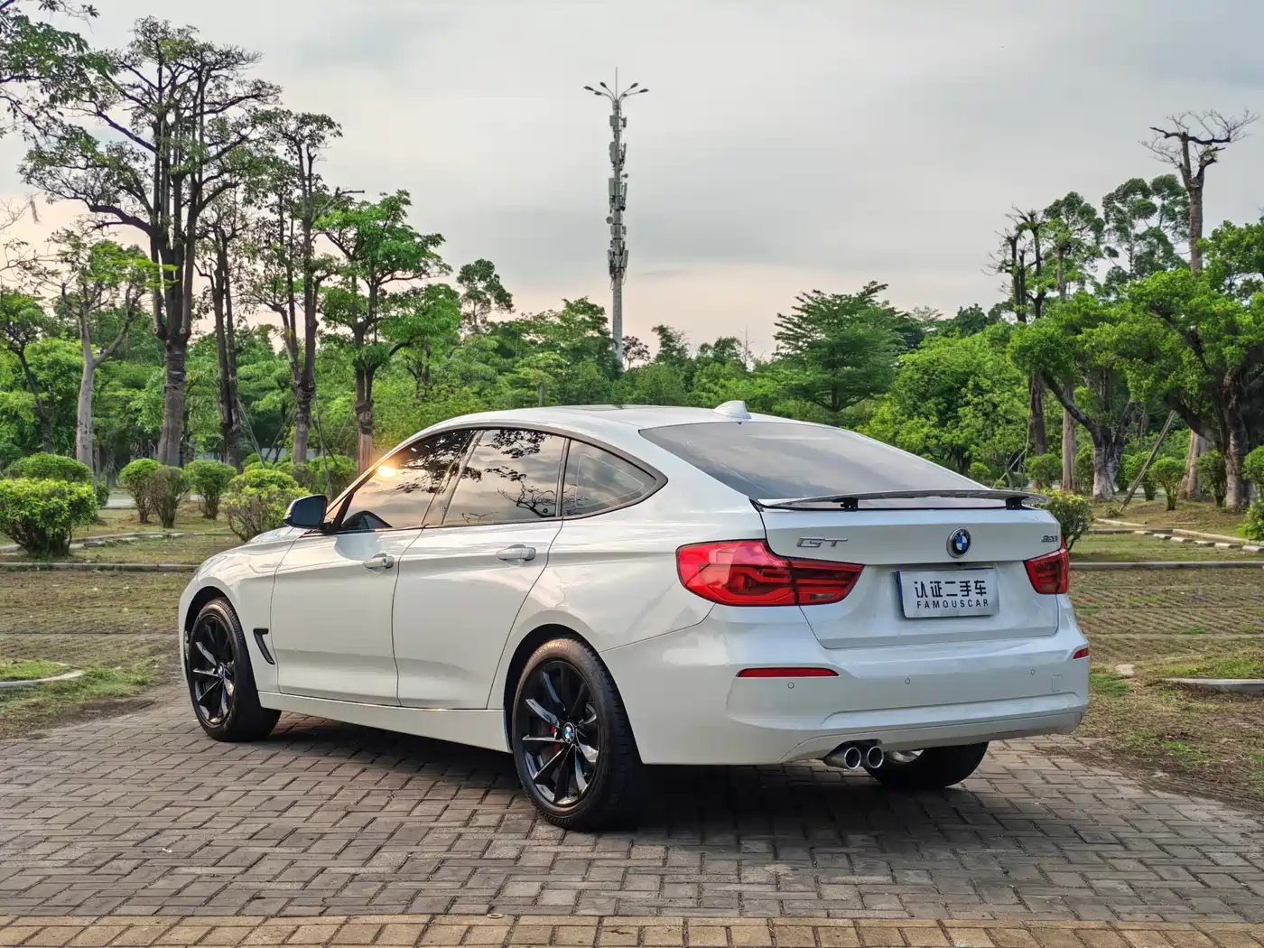 BMW 3 Series GT 2018 320i Fashion фото 6