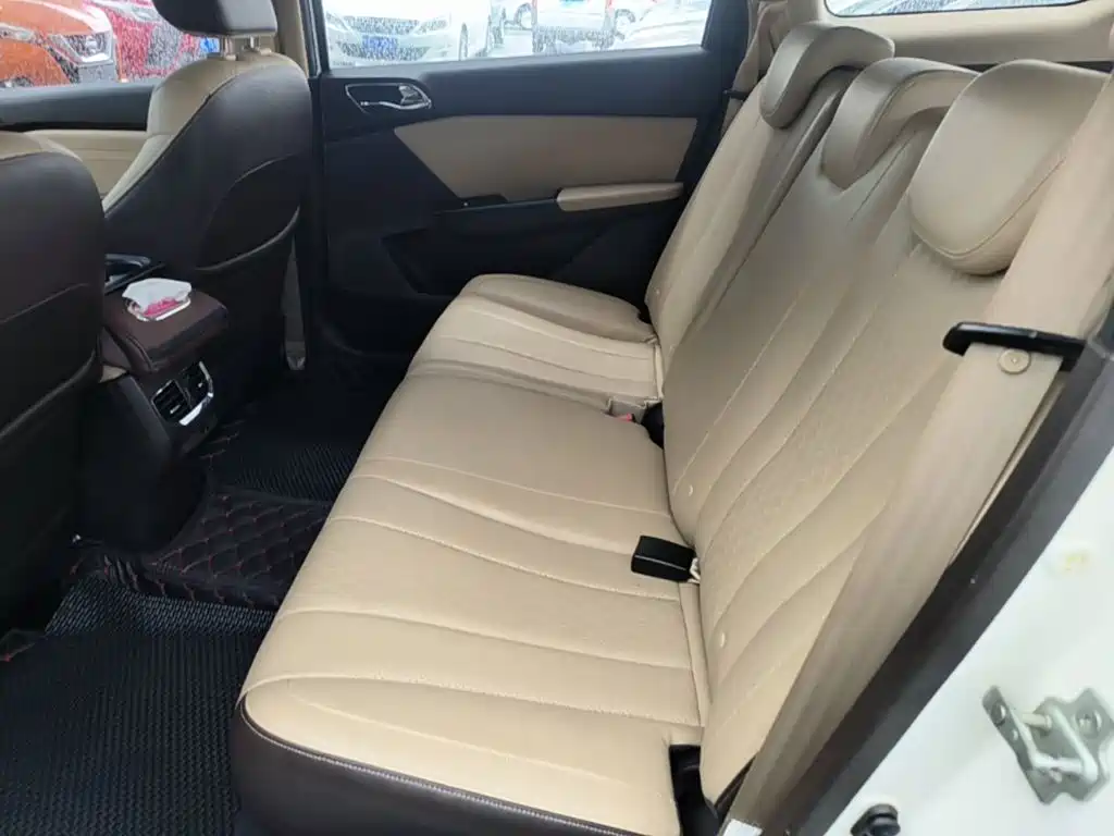 Baojun 310W 2017 2017 1.5L Manual Fashion Edition (China V)
