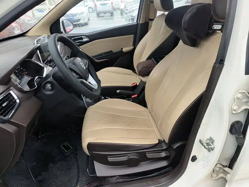 Baojun 310W 2017 2017 1.5L Manual Fashion Edition (China V)
