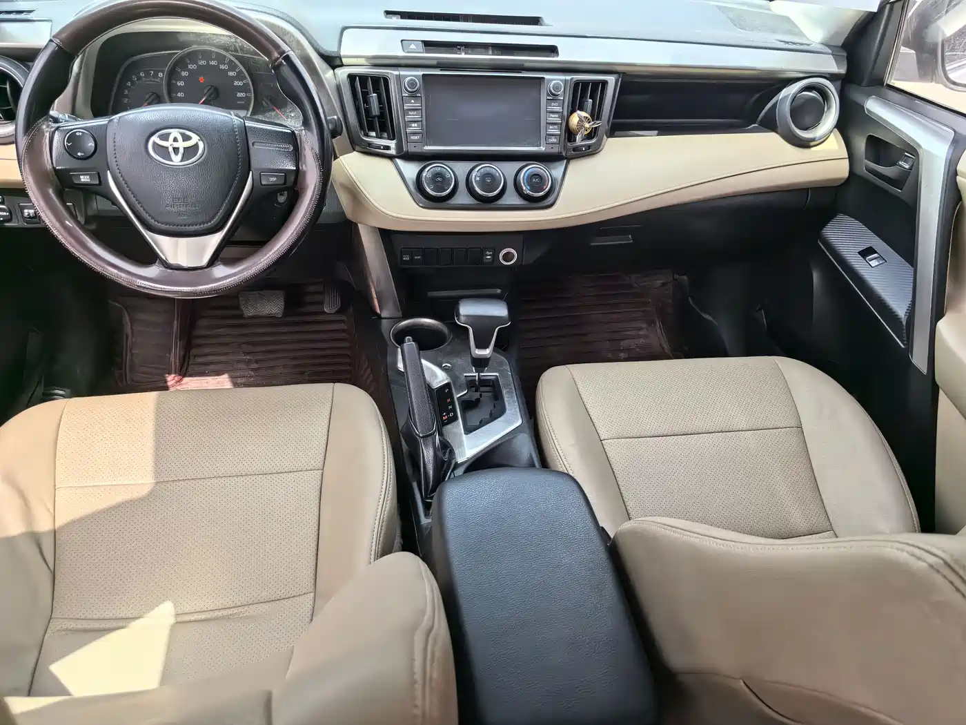 Toyota RAV4 Rongfang 2013 2.0L CVT 2WD Urban фото 9