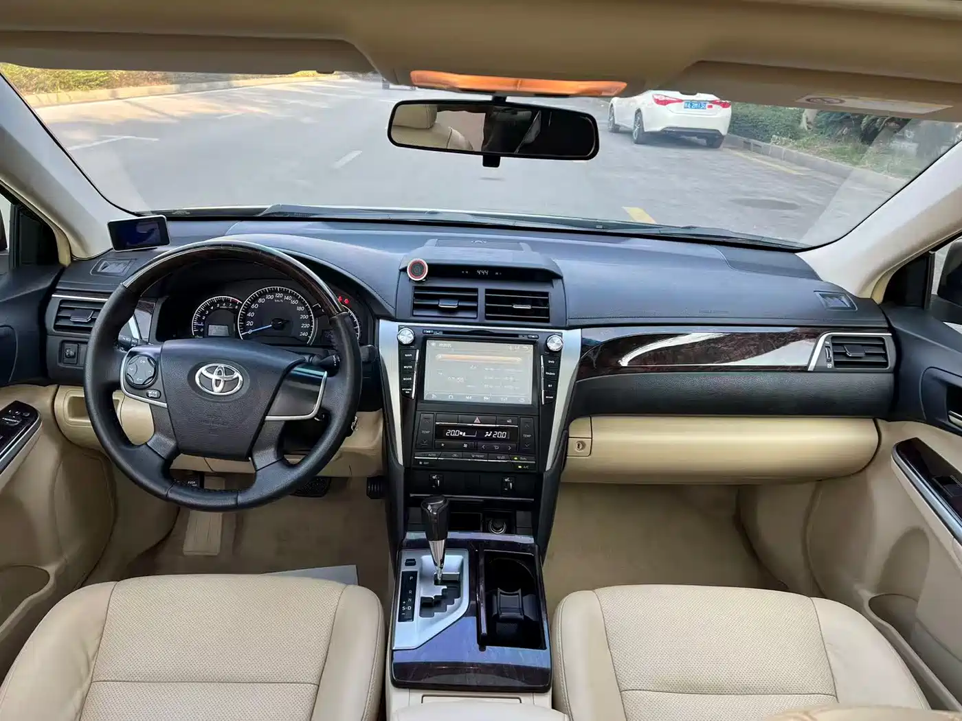 Toyota Camry 2015 2.0G Leading Edition фото 8