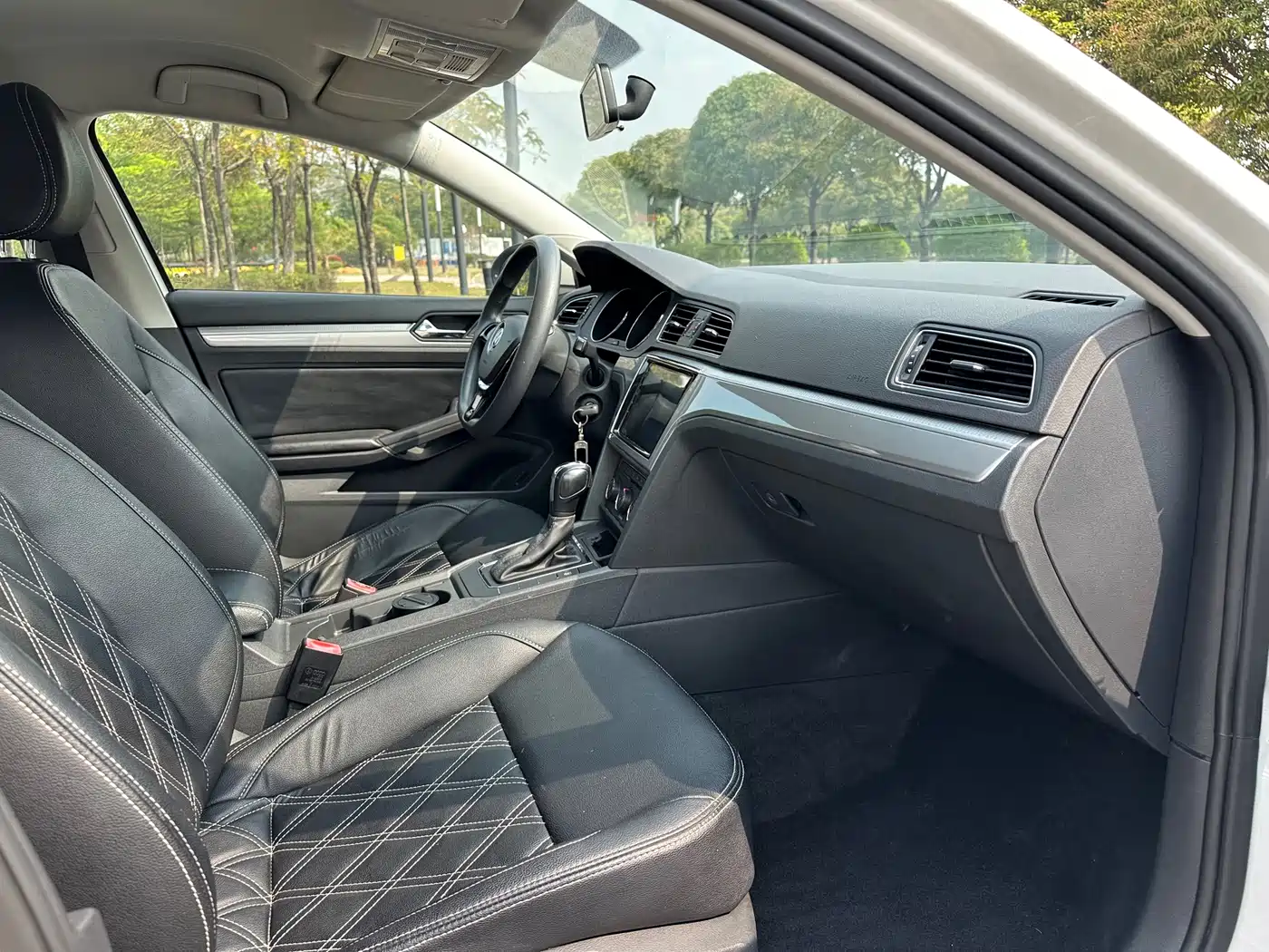 Volkswagen Lamando 2015 230TSI DSG Style фото 10