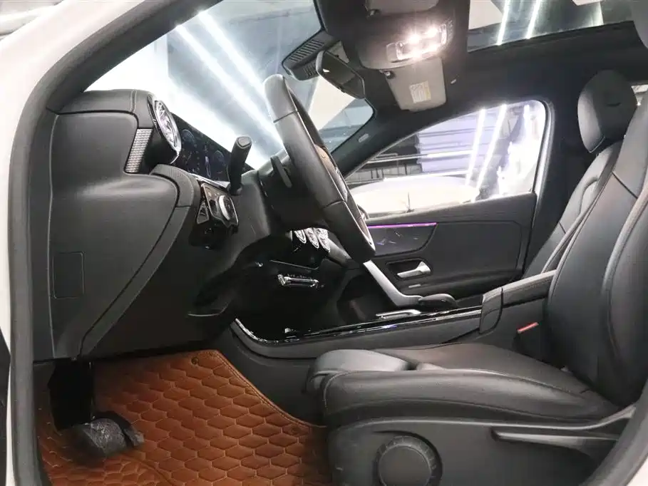 Mercedes-Benz A-Class 2022 A 200 L Sport Sedan Dynamic фото 13