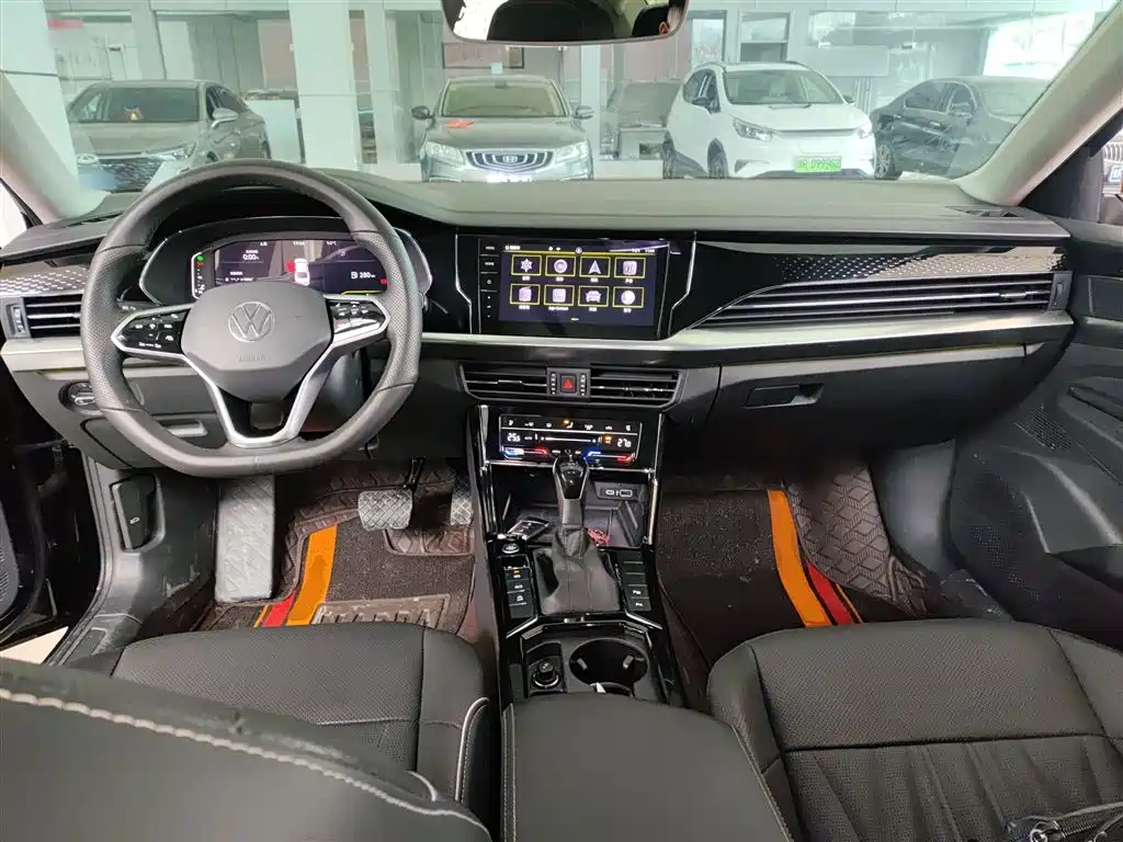 Volkswagen Passat 2022 330TSI Luxury Edition фото 10