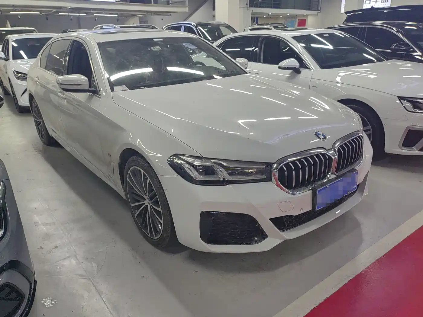 Photo 2 - BMW 5 Series
