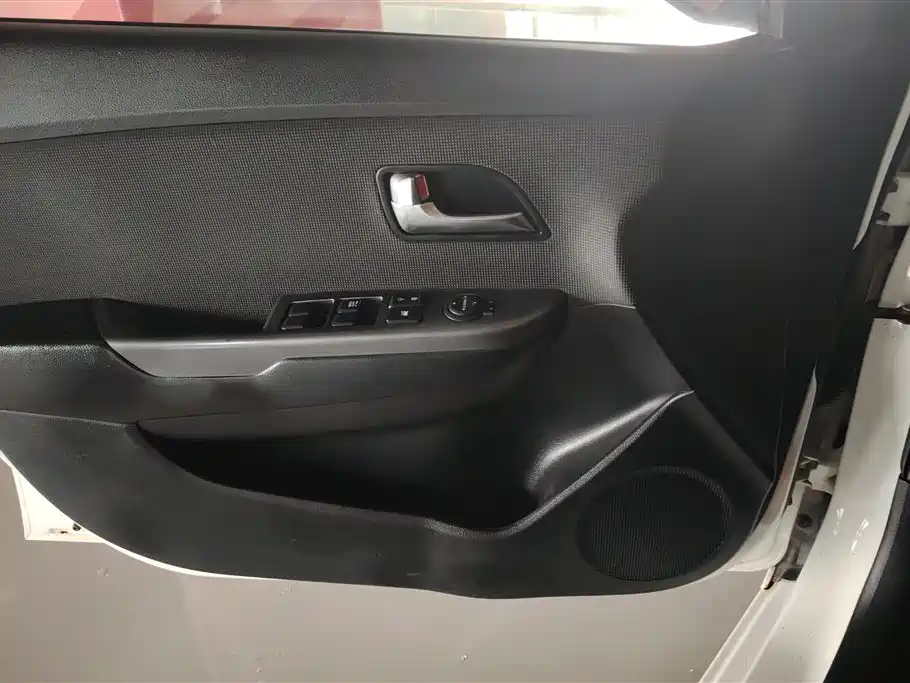 Kia K2 2015 Sedan 1.4L MT GLS фото 7