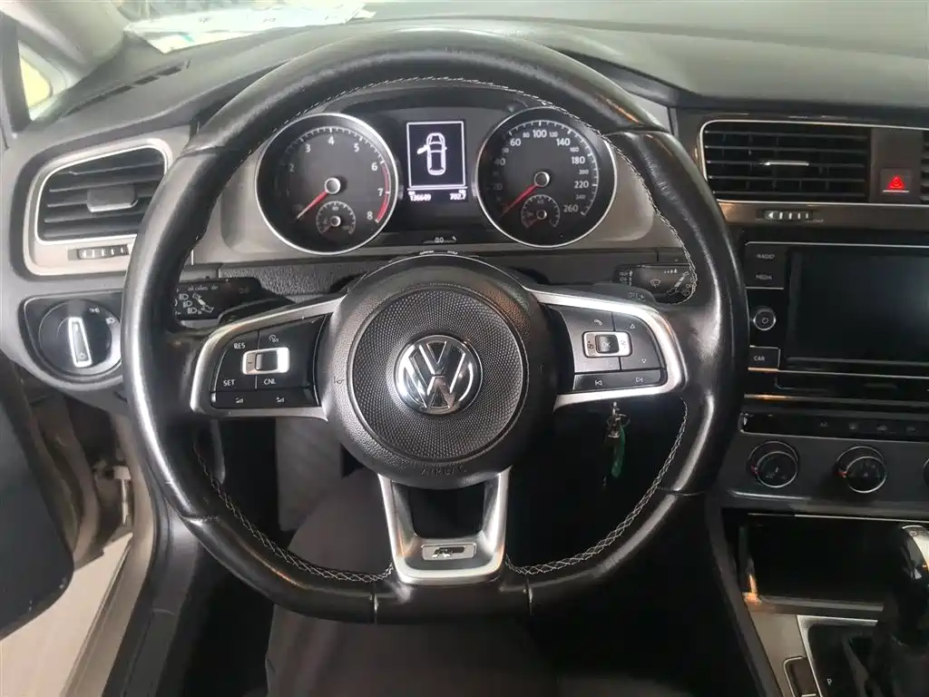 Volkswagen Golf 2016 230TSI Automatic Comfort фото 11