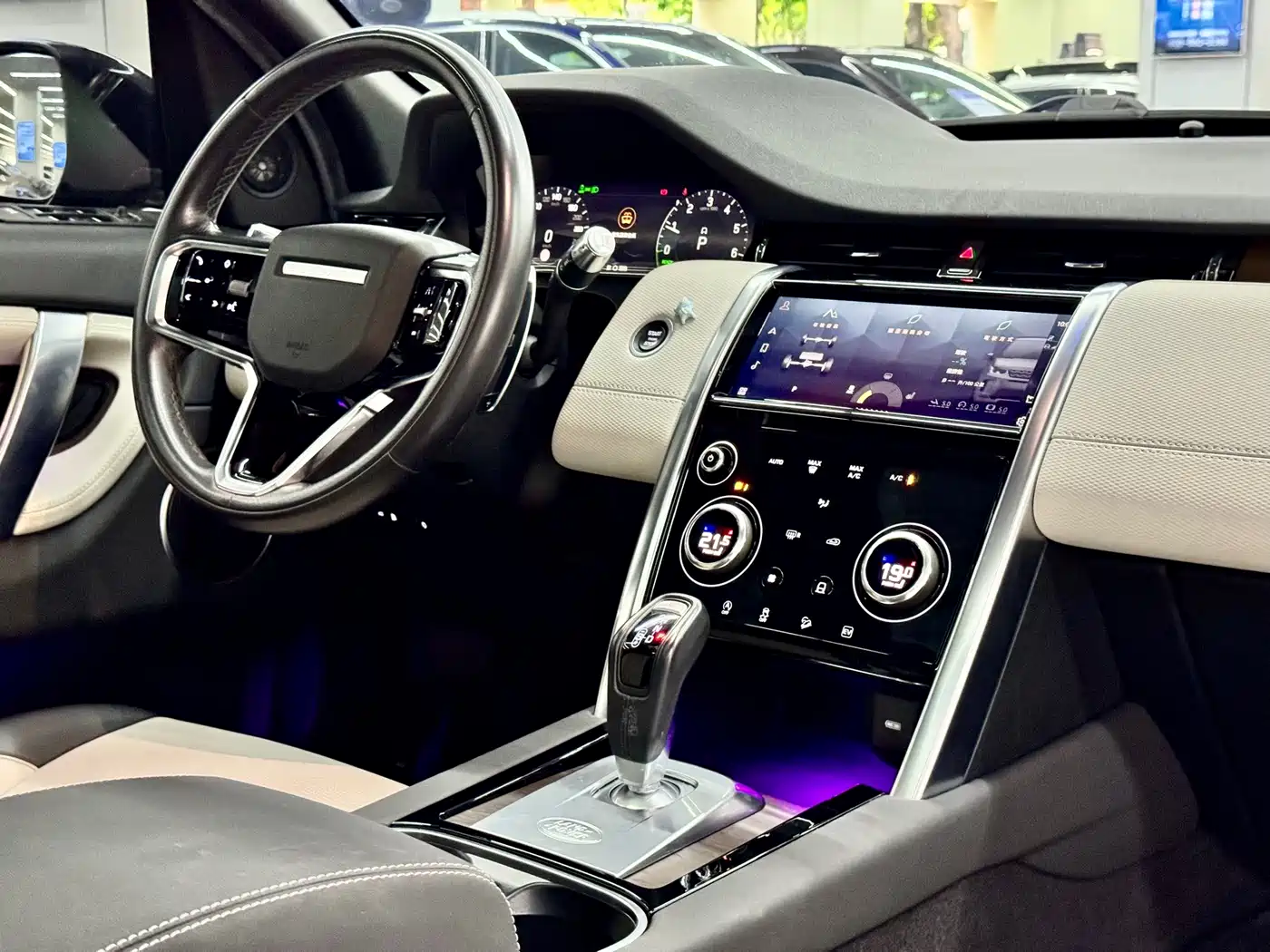 Фото 9 - Land Rover Discovery Sport PHEV