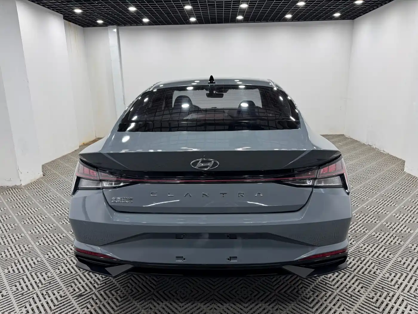 Hyundai Elantra 2021 1.5L CVT LUX Premium Edition фото 8