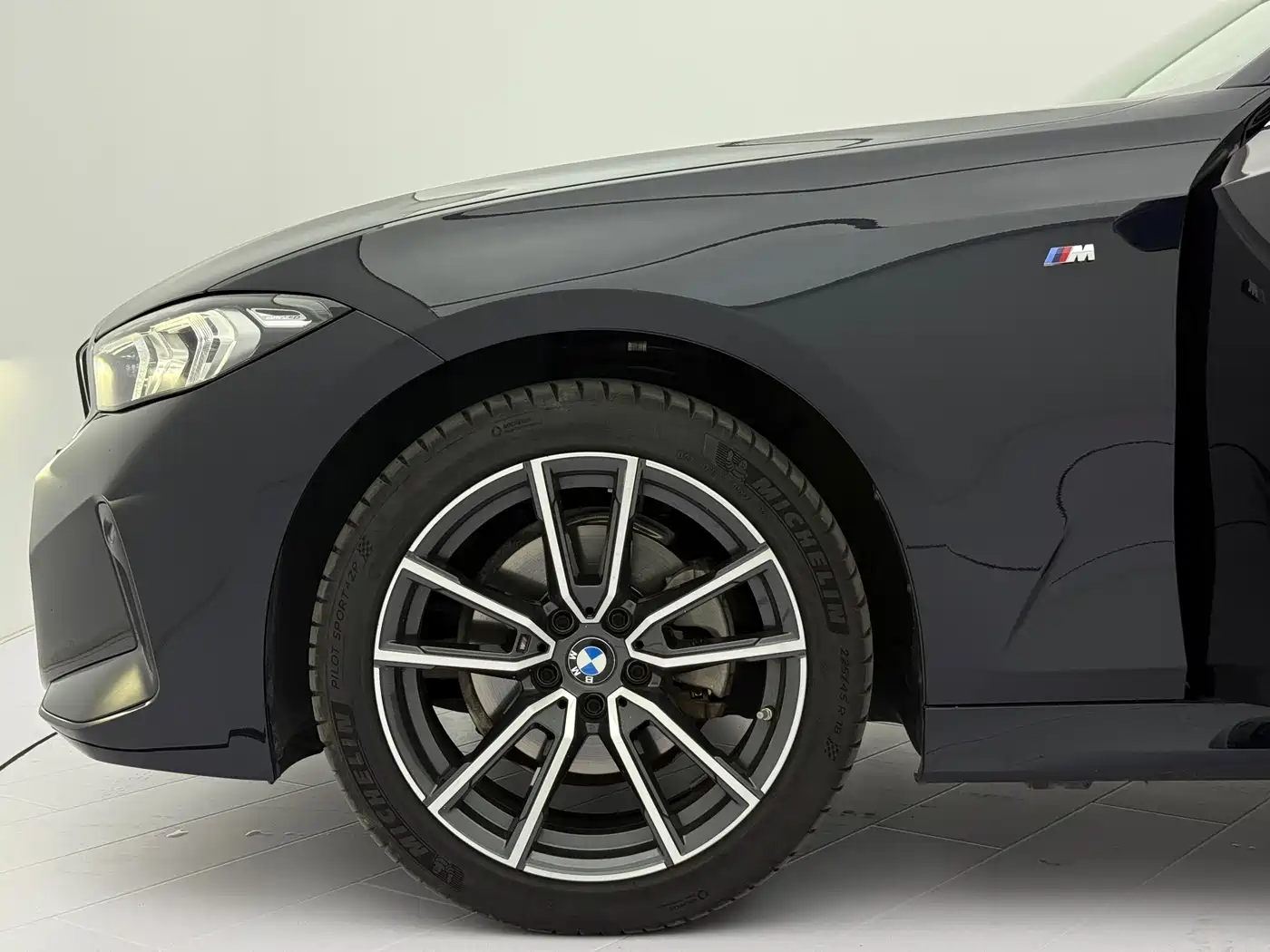 BMW 3 Series 2024 320i M Sport Package фото 16