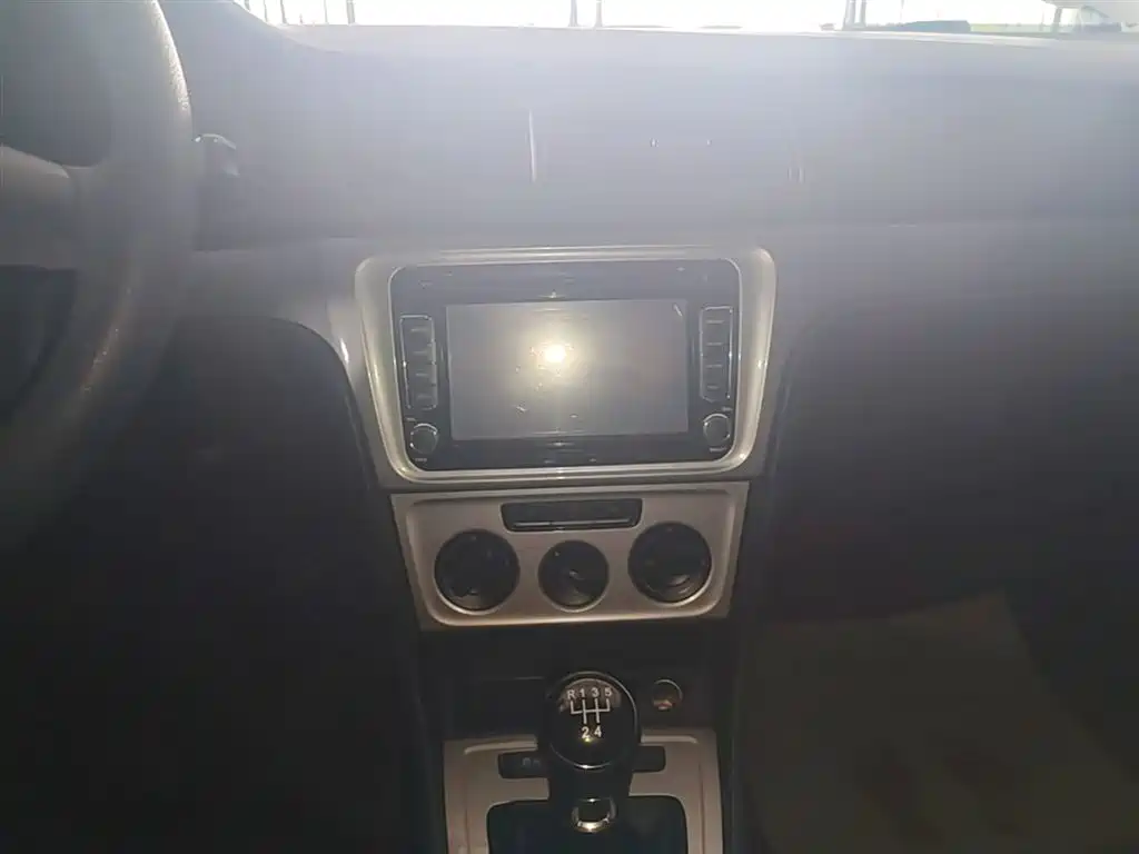 Volkswagen Lavida 2013 Facelift Classic 1.6L Manual Trend фото 13