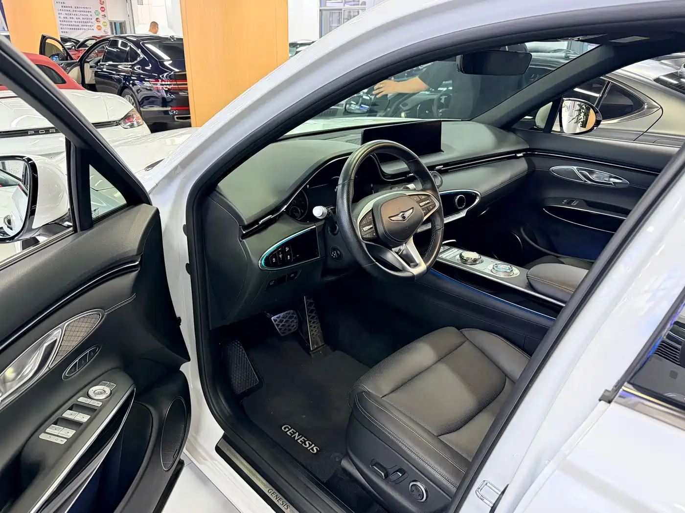 Genesis GV70 2023 2.5T AWD Luxury фото 7