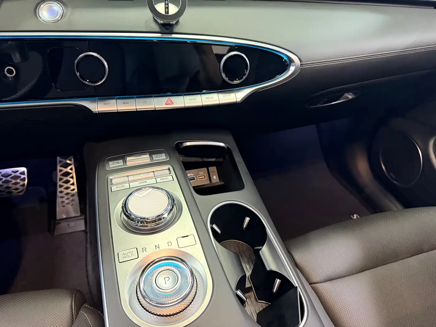 Genesis GV70 2023 2.5T AWD Luxury фото 16