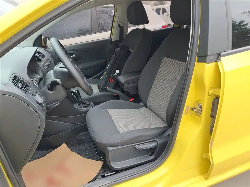 Volkswagen Polo 2016 1.4L Automatic Trend фото 15