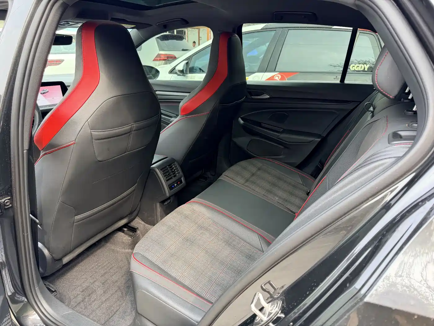 Volkswagen Golf GTI 2021 380TSI DSG GTI фото 11
