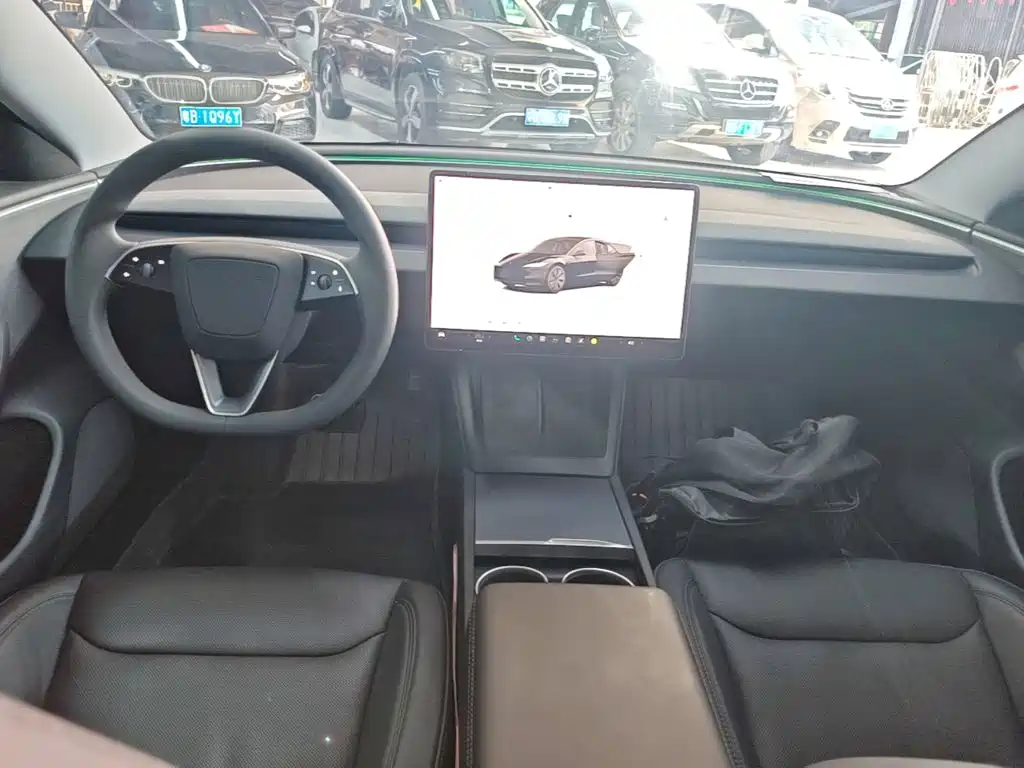 Фото 10 - Tesla Model 3