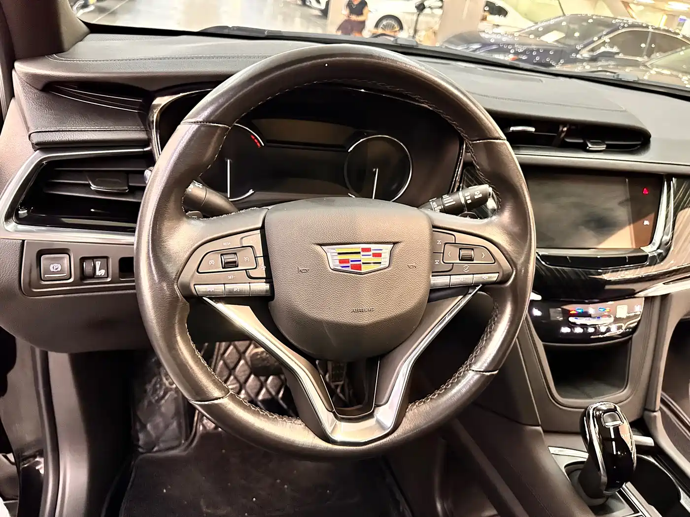 CADILLAC XT6